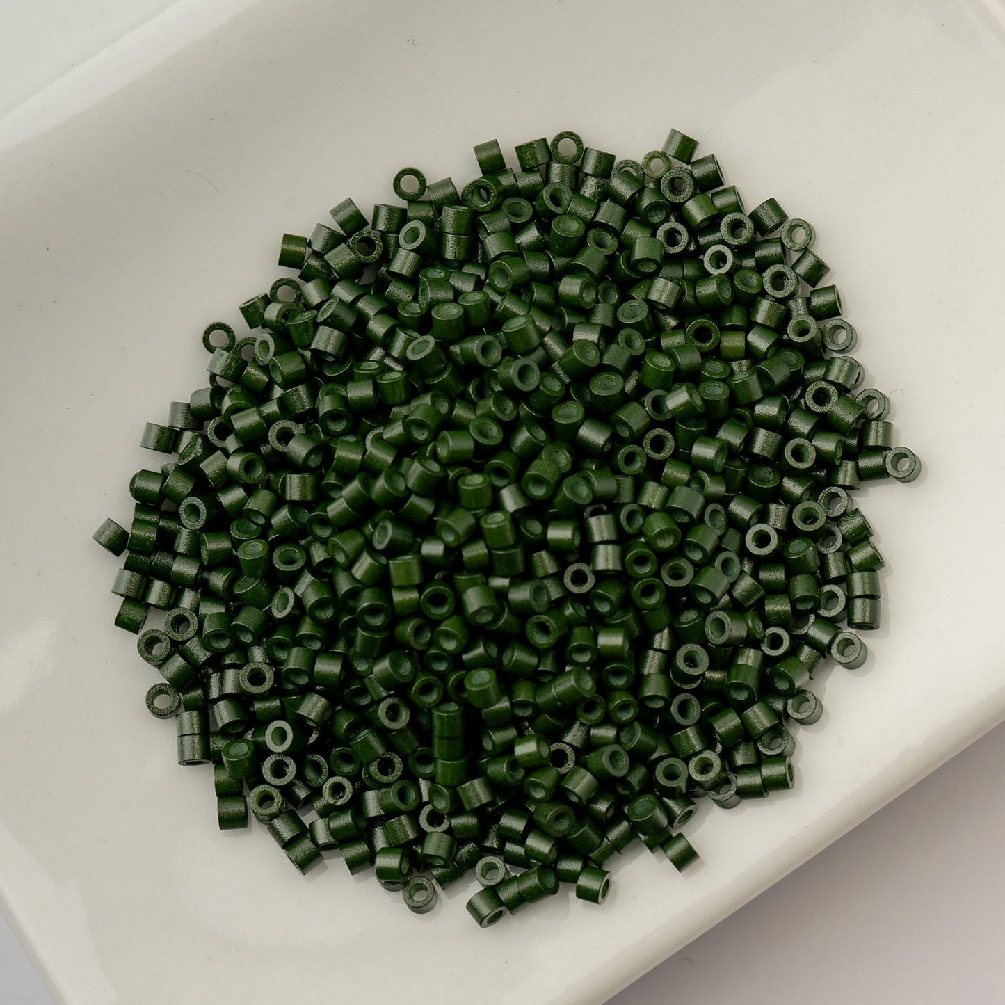 CYLIN BEAD 11/0 25G BAG OPAQUE FOREST GREEN