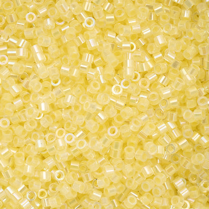 CYLIN BEAD 11/0 25G BAG PALE YELLOW LINED