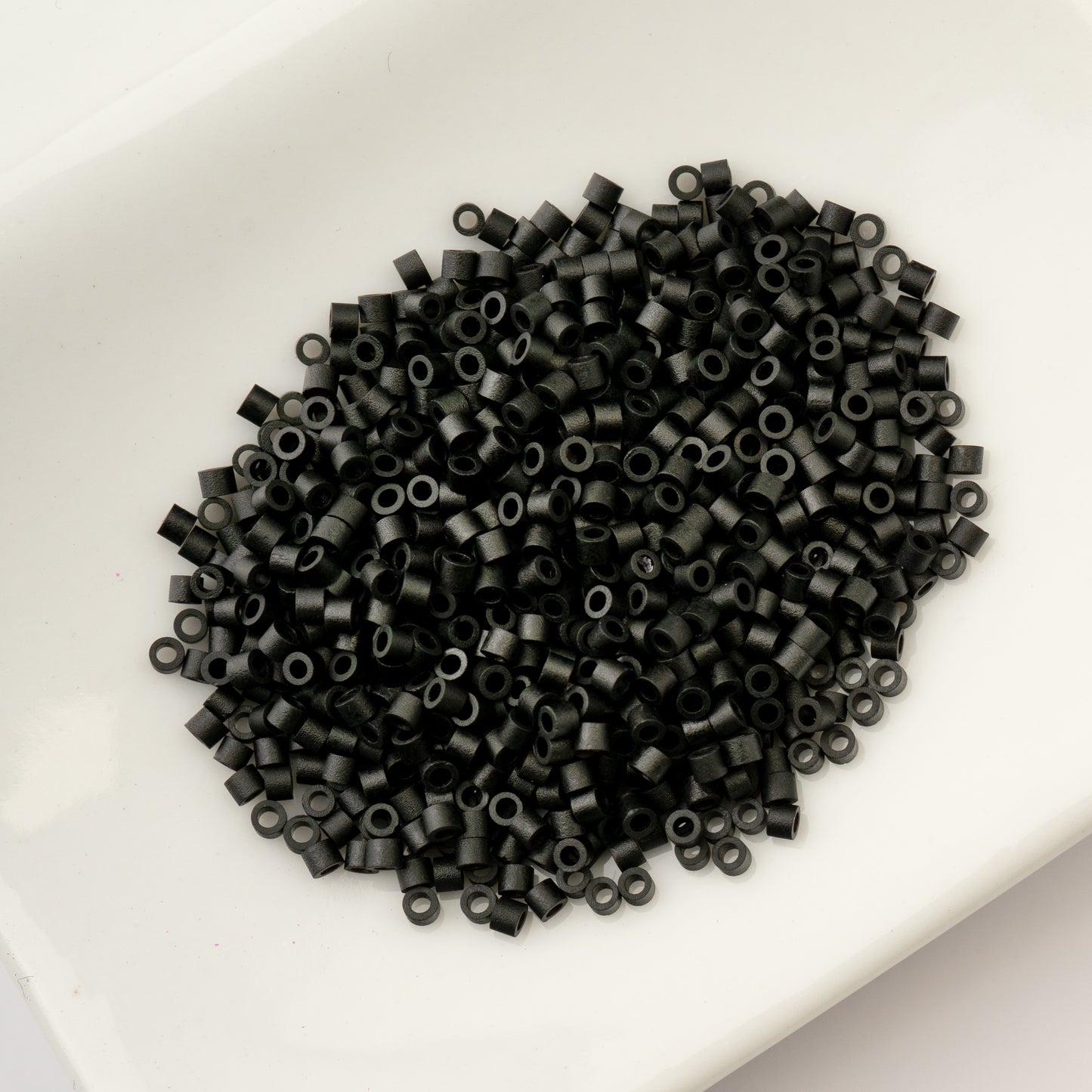 CYLIN BEAD 11/0 25G BAG BLACK MATTE