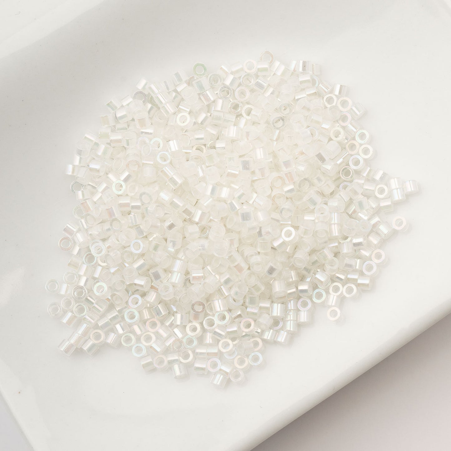 CYLIN BEAD 11/0 25G BAG OFF WHITE AB