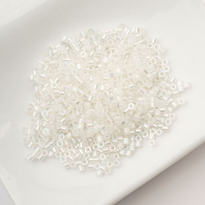 CYLIN BEAD 11/0 25G BAG OFF WHITE AB