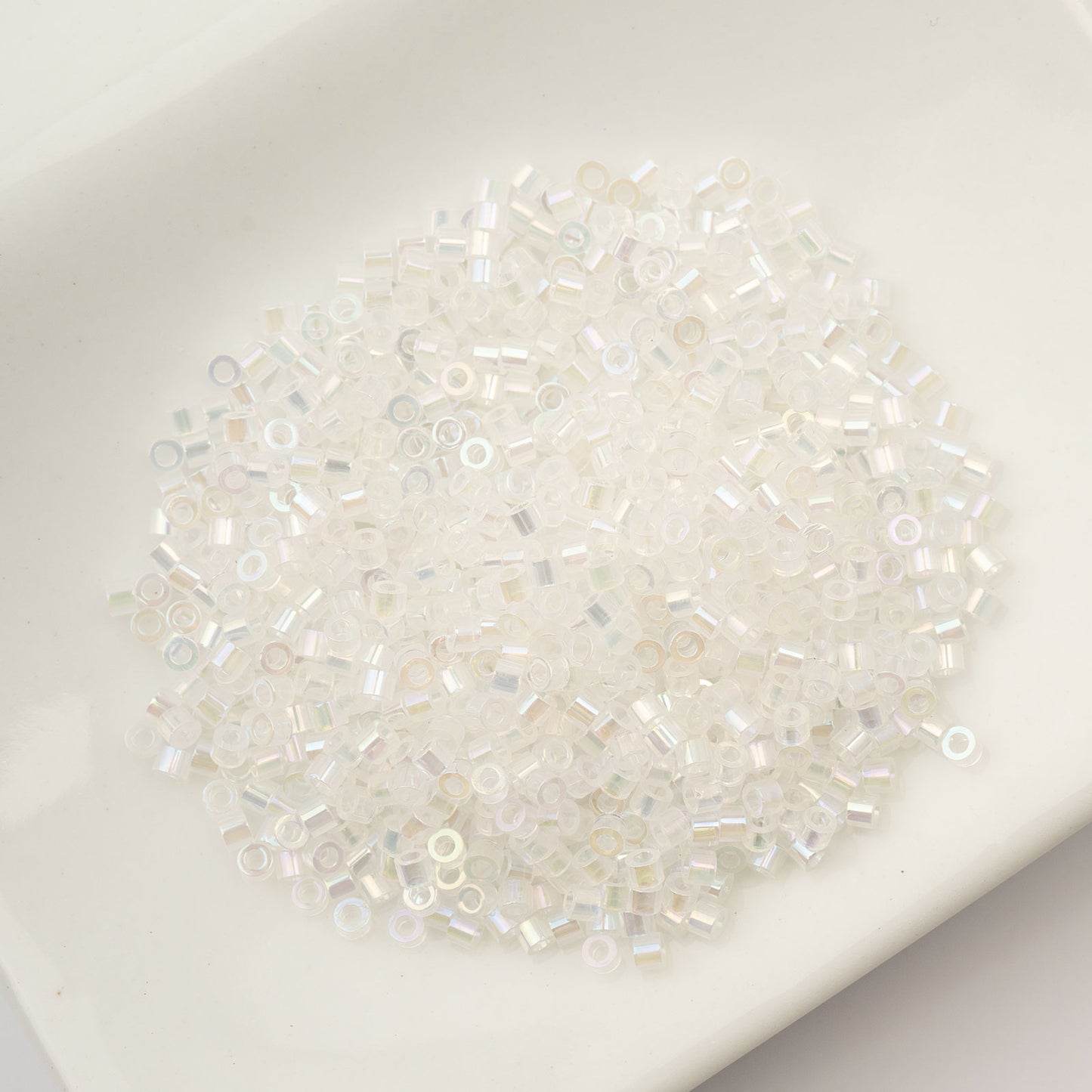 CYLIN BEAD 11/0 25G BAG WHITE OPAL AB